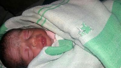 نوزادی که در سطل زباله پیدا شد در سقز